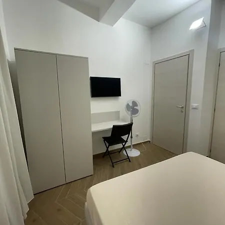 招待所 In Borgo 菲纳莱利古雷